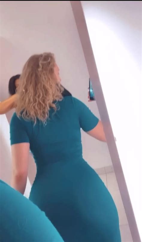 clapping booty